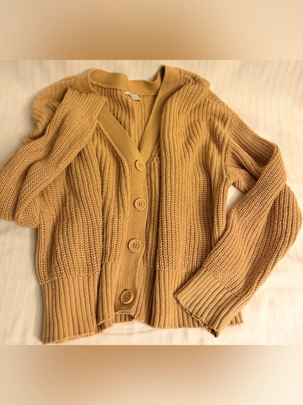 American Eagle knit layer camel color. Excellent condition. size small